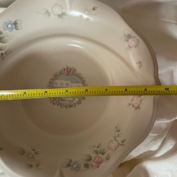 Pfaltzgraff Tea Rose Scalloped Edge Holiday Serving Bowl Plate - Picture 6 of 9